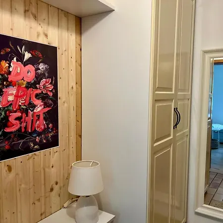 公寓 Wohnen Im Holzhaus 罗伊特林根